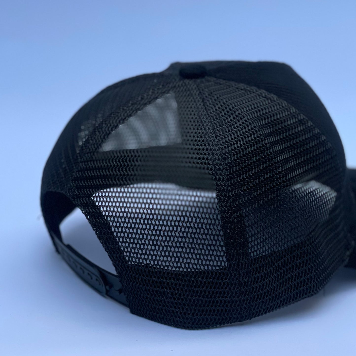 Blackout Trucker 🧢