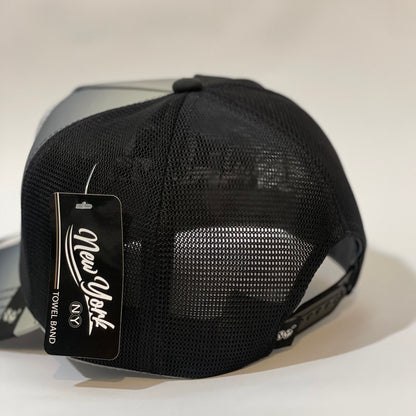 Midnight Wolf Trucker 🧢