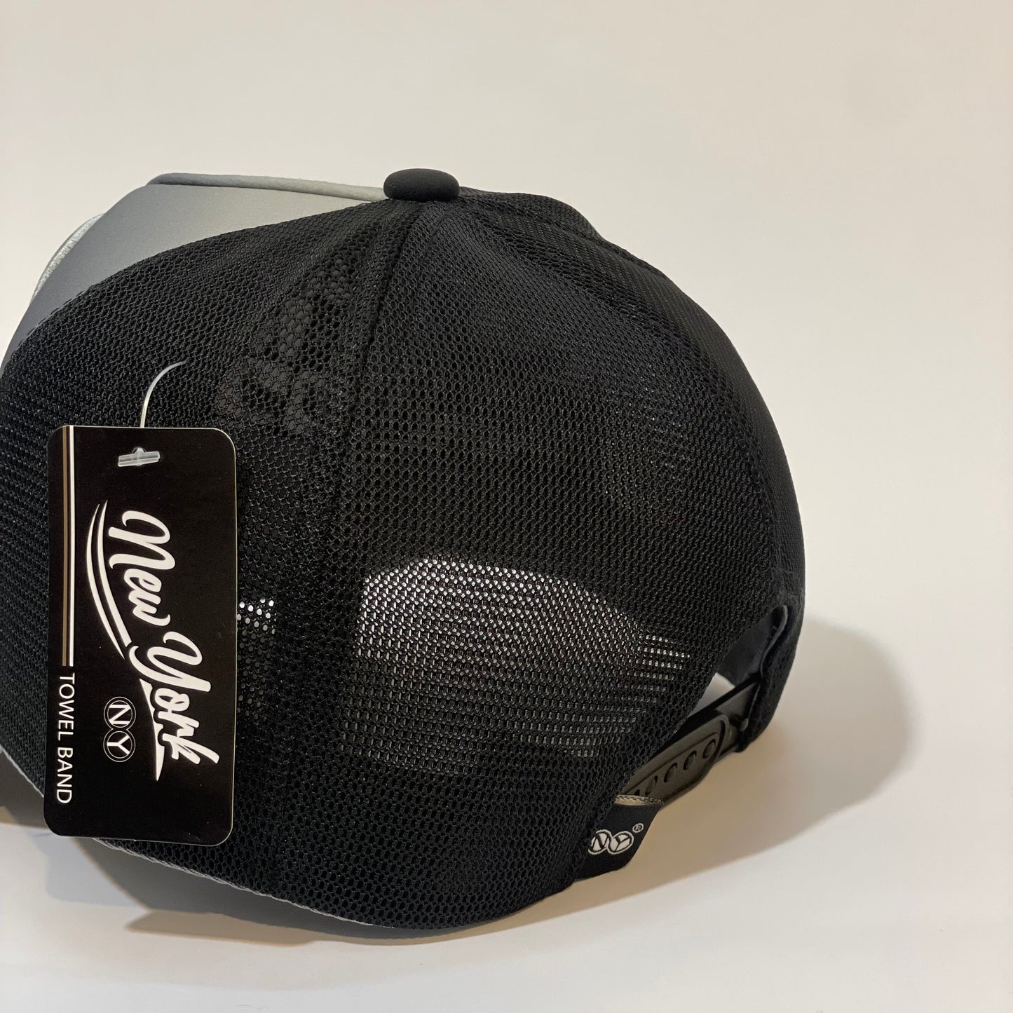 Midnight Wolf Trucker 🧢